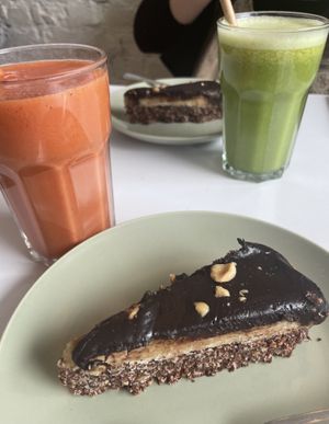 Snickers Cake & Perfect Day Juice   at Funk You Natural Food in Berlin