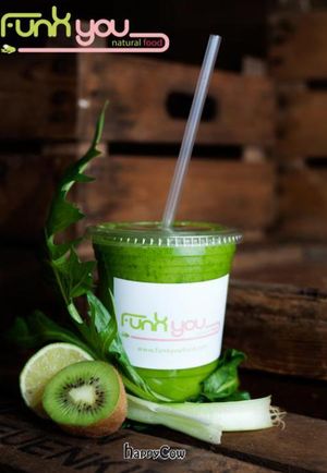 green smoothie at Funk You Natural Food in Berlin