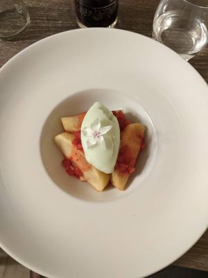 Dessert: warm apple with ice cream. Yummy. 4/5 at Restaurant l'Angelus in Montpellier