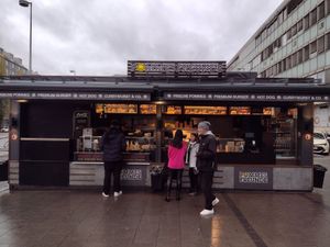  at Pommes Freunde - Hauptbahnhof in Munich