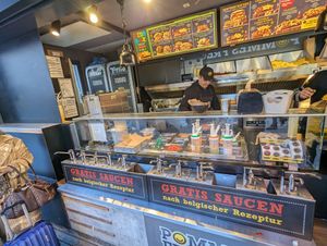  at Pommes Freunde - Hauptbahnhof in Munich