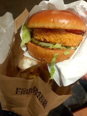 Plant based chicken burger vegan at Pommes Freunde - Hauptbahnhof in Munich