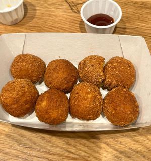  at Pommes Freunde - Hauptbahnhof in Munich