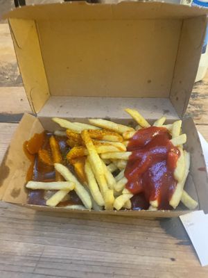   at Pommes Freunde - Hauptbahnhof in Munich