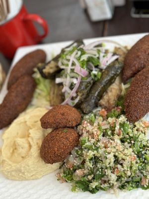 The large shared vegan platterr  at Siraj Shawarma in Santiago