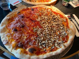 Funghi / rustica pizza  at L'Osteria in Ingolstadt