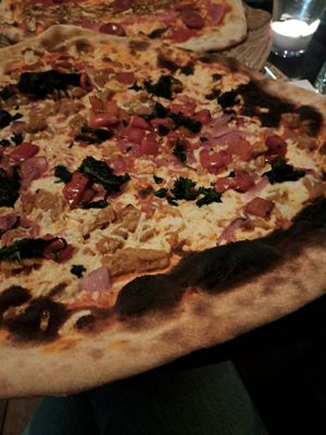 Leider etwas zu dunkel (sehr dünner Boden) at L'Osteria in Ingolstadt