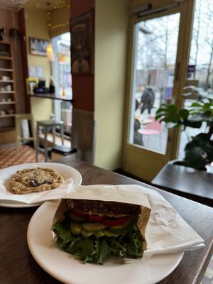 Hummus and avo   at Evita Espressobar in Oslo