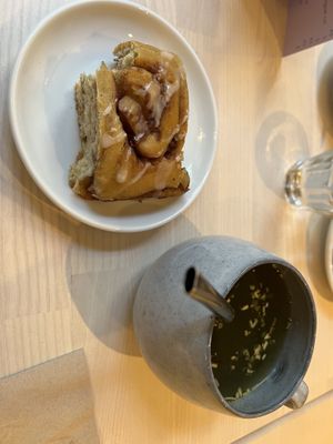 apple cinnamon roll ans mate  at La Boulangerie  in Basel