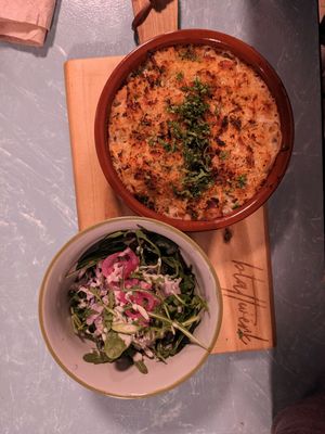 Mac 'n' Cheeeese Special mit Coleslaw at blattwerk in Freiburg