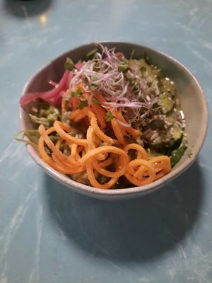 Mischwäldchen mit köstlichem Dressing at blattwerk in Freiburg