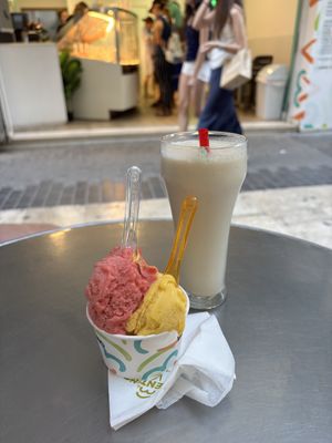 Vegan ijs en horchata drankje   at Valentino Gelato in Valencia