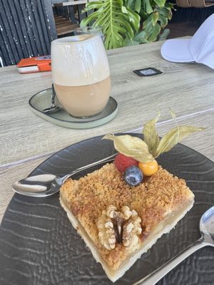 Vegan Apple Pie and Oat Latte Macchiato   at Natur Poke - Puerto Pollença in Mallorca