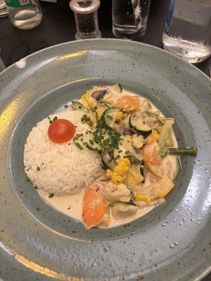 vegan vegetable curry with rice  at Brasserie Le Carnot in Beaune