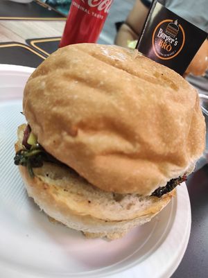 Salsiccio Veg at Burger's Bró in Naples