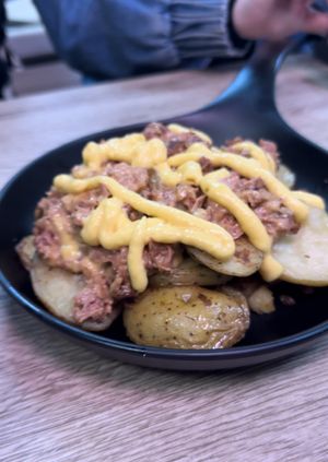 Patate fresche con pulled veg e veg cheese   at Burger's Bró in Naples