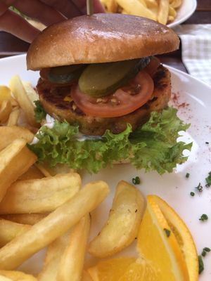 Gemüselaibchen Burger (Vegan)  at Gasthaus Blaue Goas in Oetz