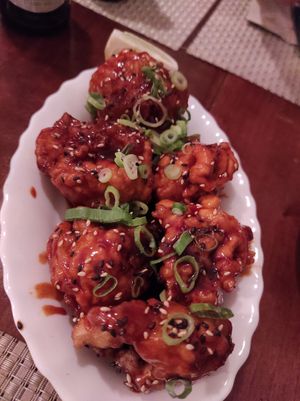 Cauliflower spicy wings at Espécie in Porto