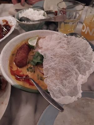 Caril at Espécie in Porto