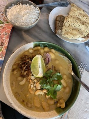 curry de judías y boniato  at Espécie in Porto