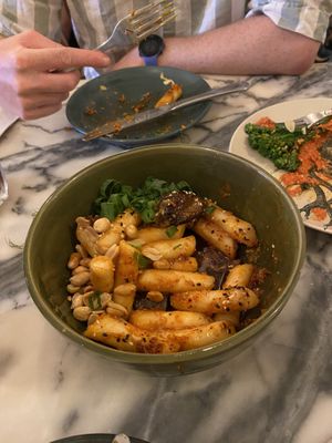 tteok with peanut sauce and shiitake  at Espécie in Porto