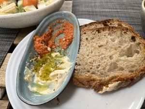 aperitivo  at Espécie in Porto