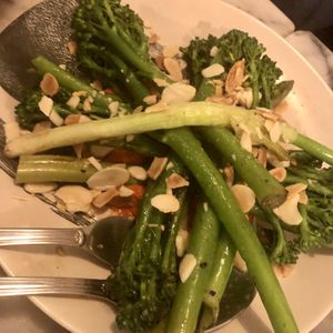 Broccolini  at Espécie in Porto