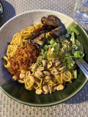 Peanut noodles  at Espécie in Porto