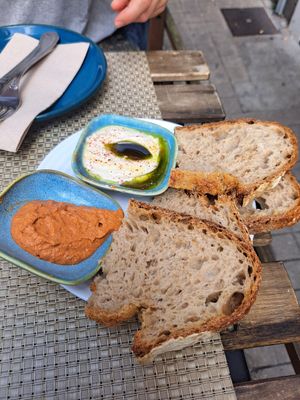 Bread and dips - 1 was tofu at Espécie in Porto