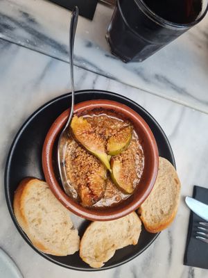  at Espécie in Porto