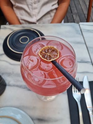  at Espécie in Porto