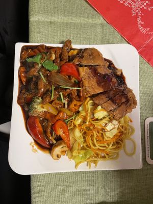 Bodhi noodles with vegan duck  at Vegan Gesund in Hannover