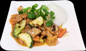 21. ERDNUSSSAUßE 8,5€

Mit gebratenem Gemüse, mit vegetarischem Filet,  Tofu, vegan Hähnchen. at Vegan Gesund in Hannover