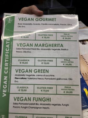 + altre 3 pizze vegane che però compaiono anche nel loro sito.
Molto molto contenta, da premiare ❤️🌱 at Pizza 20e20 in Udine