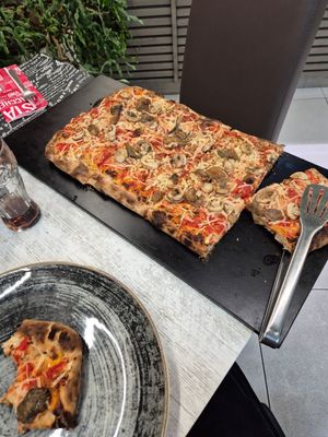 Big Vegan Funghi (20€) at Pizza 20e20 in Udine