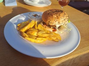Veggie-Burger, auf Nachfrage vegan at Lumberjack Bio-Bergrestaurant in Kleinarl