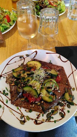 La Place Saint-Sauveur (galette de sarrasin vegan) at la Fontaine du Jerzual in Dinan