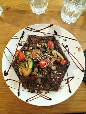 Galette La Place Saint-Sauveur at la Fontaine du Jerzual in Dinan