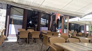 Terrace at la Fontaine du Jerzual in Dinan