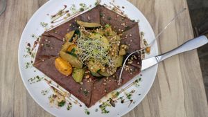 La place Saint Serveur - vegan galette at la Fontaine du Jerzual in Dinan