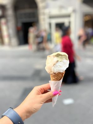 Vegan and gluten free 😍  at Cento Gelato Artigianale Italiano in Naples