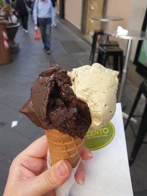 Dark chocolate and pistacchio at Cento Gelato Artigianale Italiano in Naples