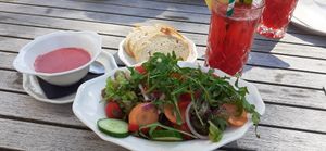 Salat mit separater Himbeer - Vinaigrette at The Don A Roma in Aurich