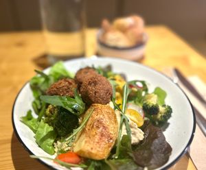 SALAD BIEN-ÊTRE (VEGAN) at Adam et Eve Cafe - Restaurant Végétarien in Paris