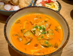 Vegan Red Thaï Curry  at Adam et Eve Cafe - Restaurant Végétarien in Paris