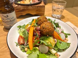 SPRING SALAD OF ADAM ET EVE CAFE at Adam et Eve Cafe - Restaurant Végétarien in Paris