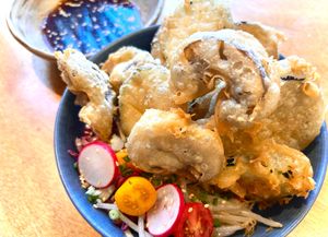 Bol de tempura aux légumes  at Adam et Eve Cafe - Restaurant Végétarien in Paris