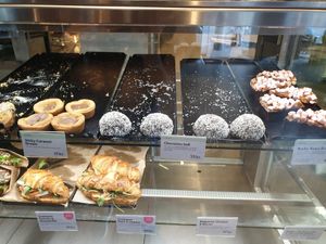 The green cards show easily what is vegan at Espresso House - Kongens Nytorv in Copenhagen