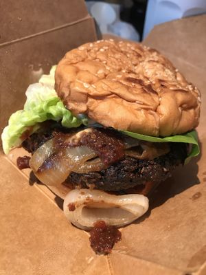  Wildseed mushroom tempeh burger 😍 #Veganuary at Rad Radish in San Francisco