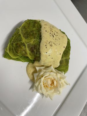 Involtini di verza con salsa di mais e anacardi   at La Rotonda in Tirano